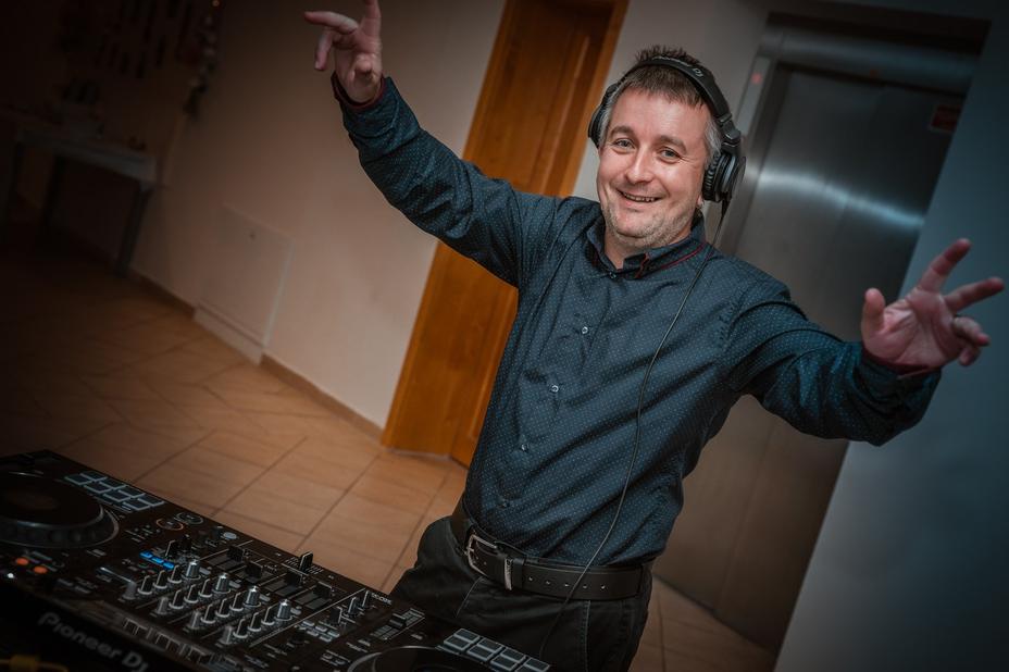 Svadobna zabava pod taktovkou starejsieho Krupina